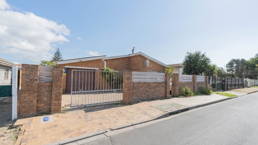 3 Bedroom Property for Sale in Eikendal Western Cape